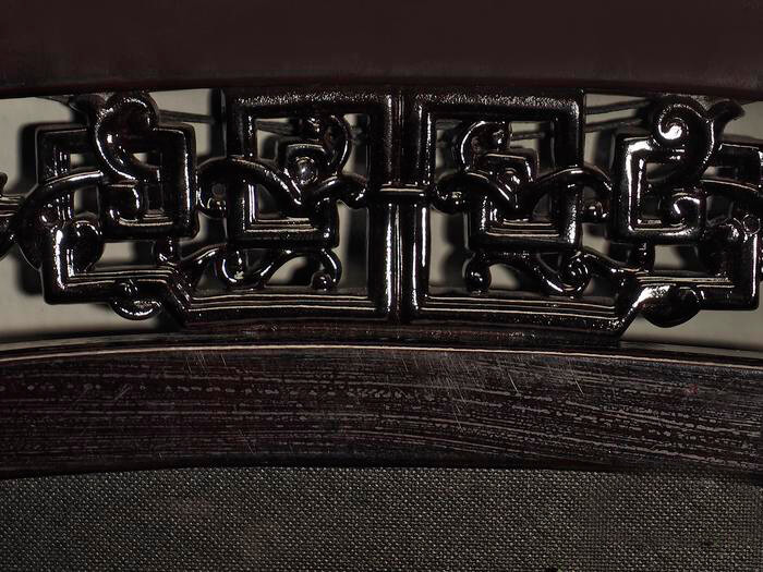 Панно из дерева с кальцитом, агальматолитом и серпентинитом «Хризантемы»